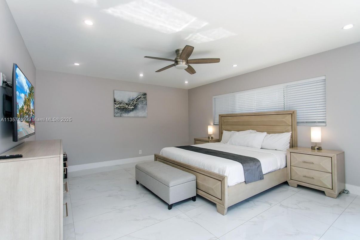 Bedroom, Interior, Marble, Recessed Lighting
