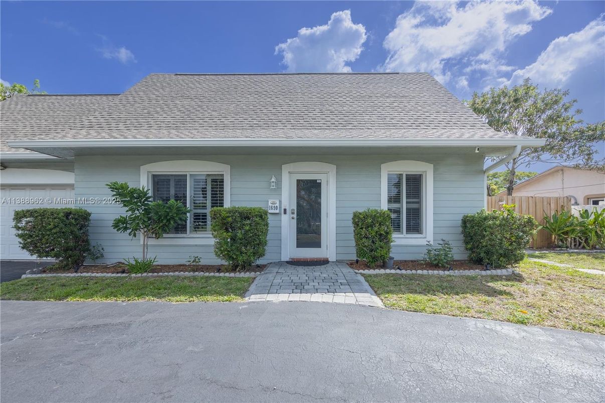Exterior, Facade, Cape Cod
