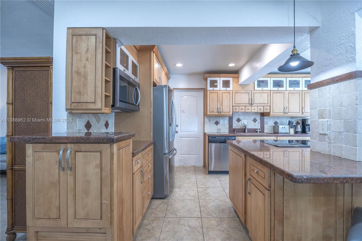 Interior, Kitchen, Pendant Lights, Recessed Lighting, Stainless Steel Appliances