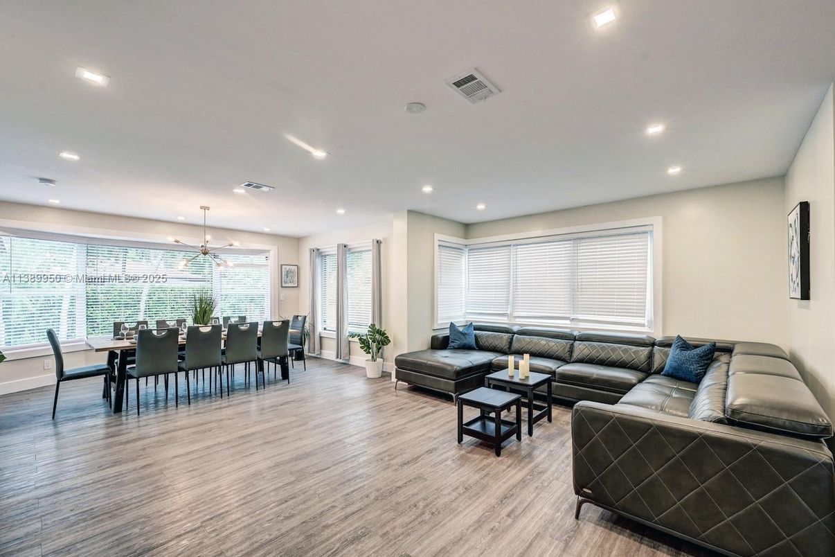Dining room, Interior, Living room, Pendant Lights, Recessed Lighting, Wood Texture Flooring