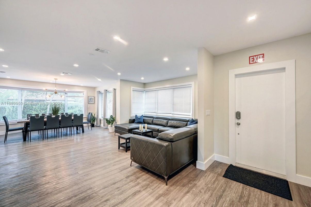 Dining room, Interior, Living room, Pendant Lights, Recessed Lighting, Wood Texture Flooring