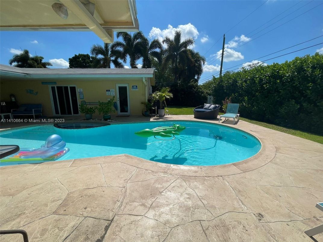 Exterior, Pool