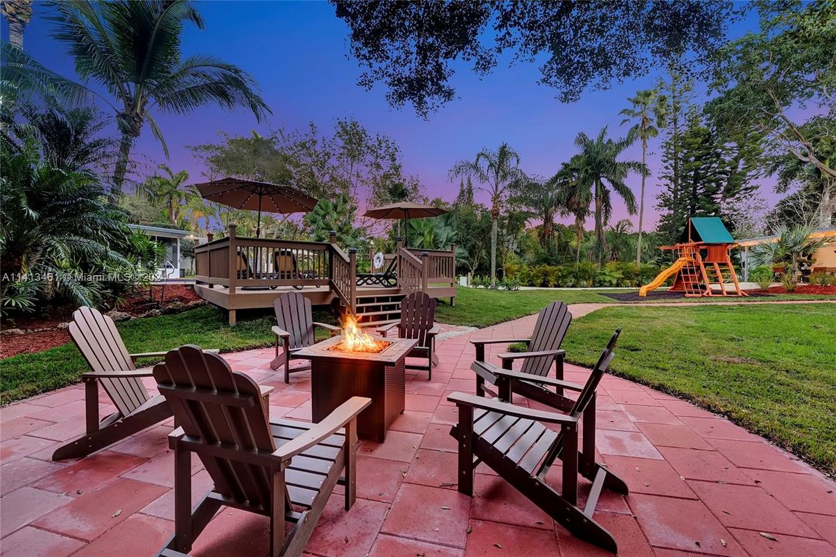Backyard, Exterior, Playground