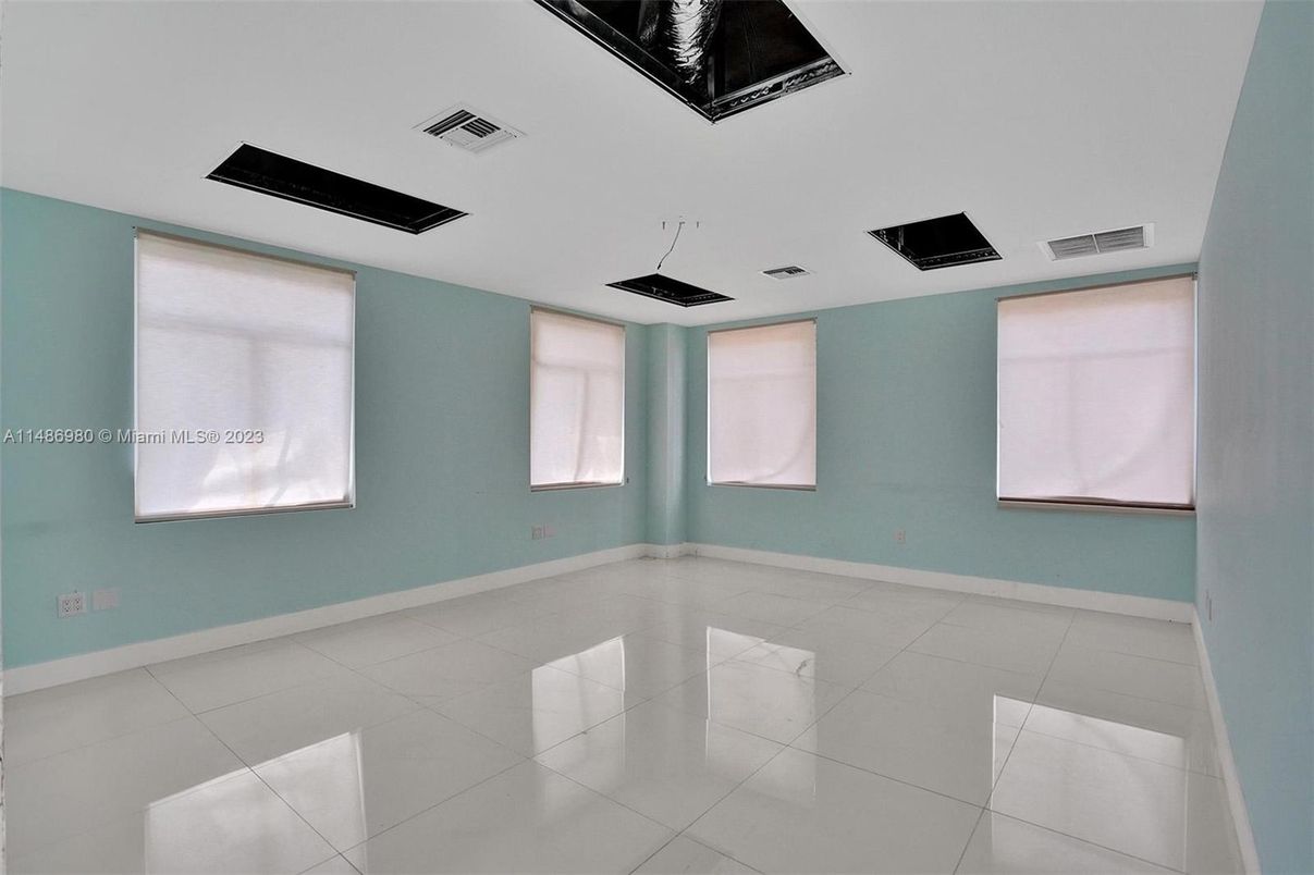 Empty room, Interior, Recessed Lighting