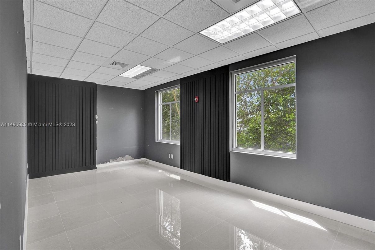 Empty room, Interior, Recessed Lighting