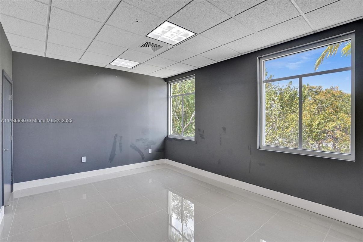 Empty room, Interior, Recessed Lighting