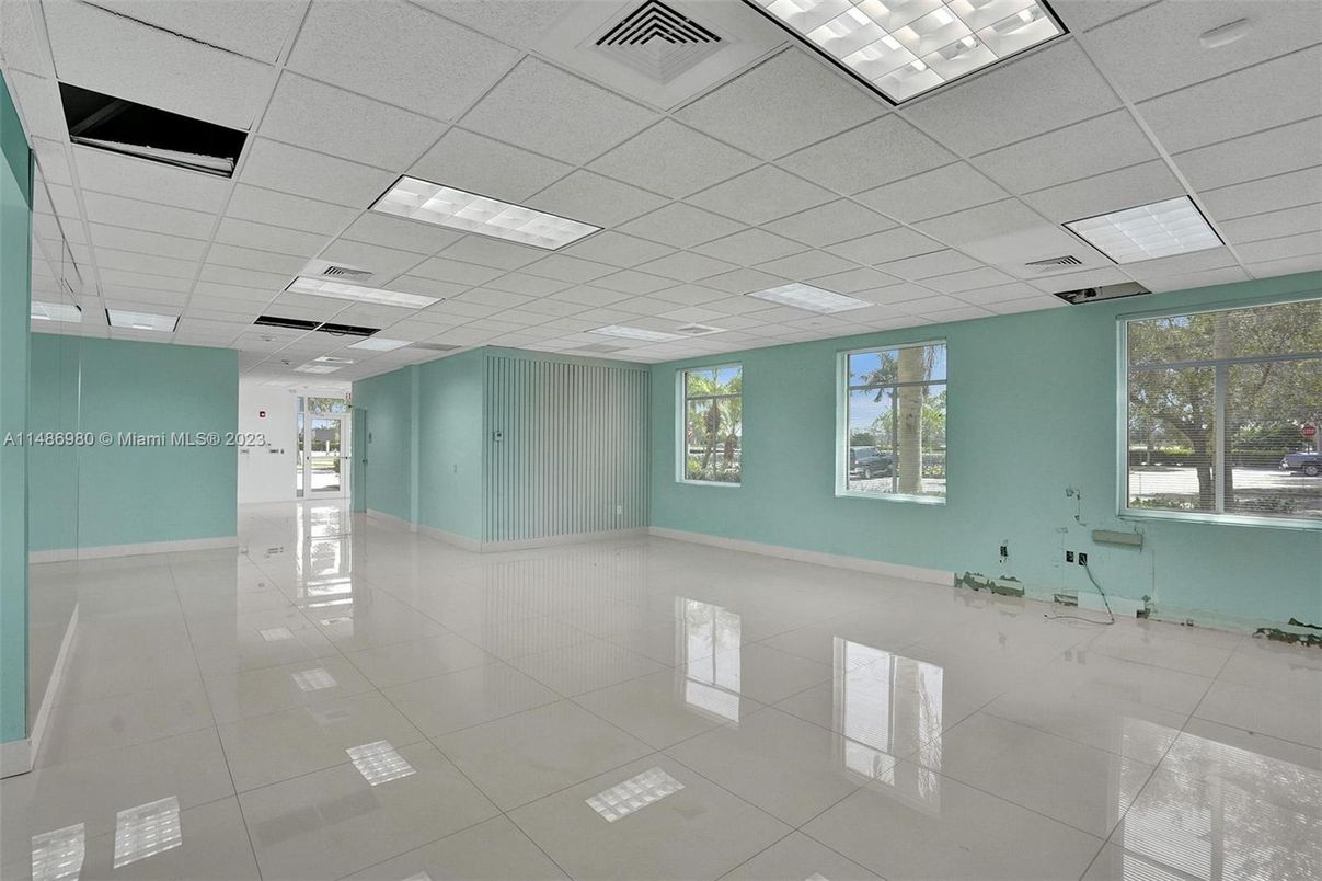 Empty room, Interior, Recessed Lighting