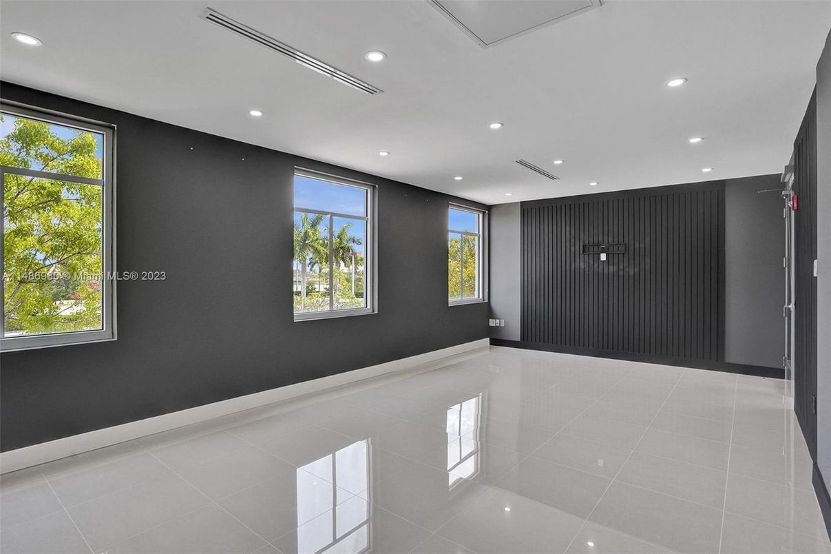 Empty room, Interior, Recessed Lighting