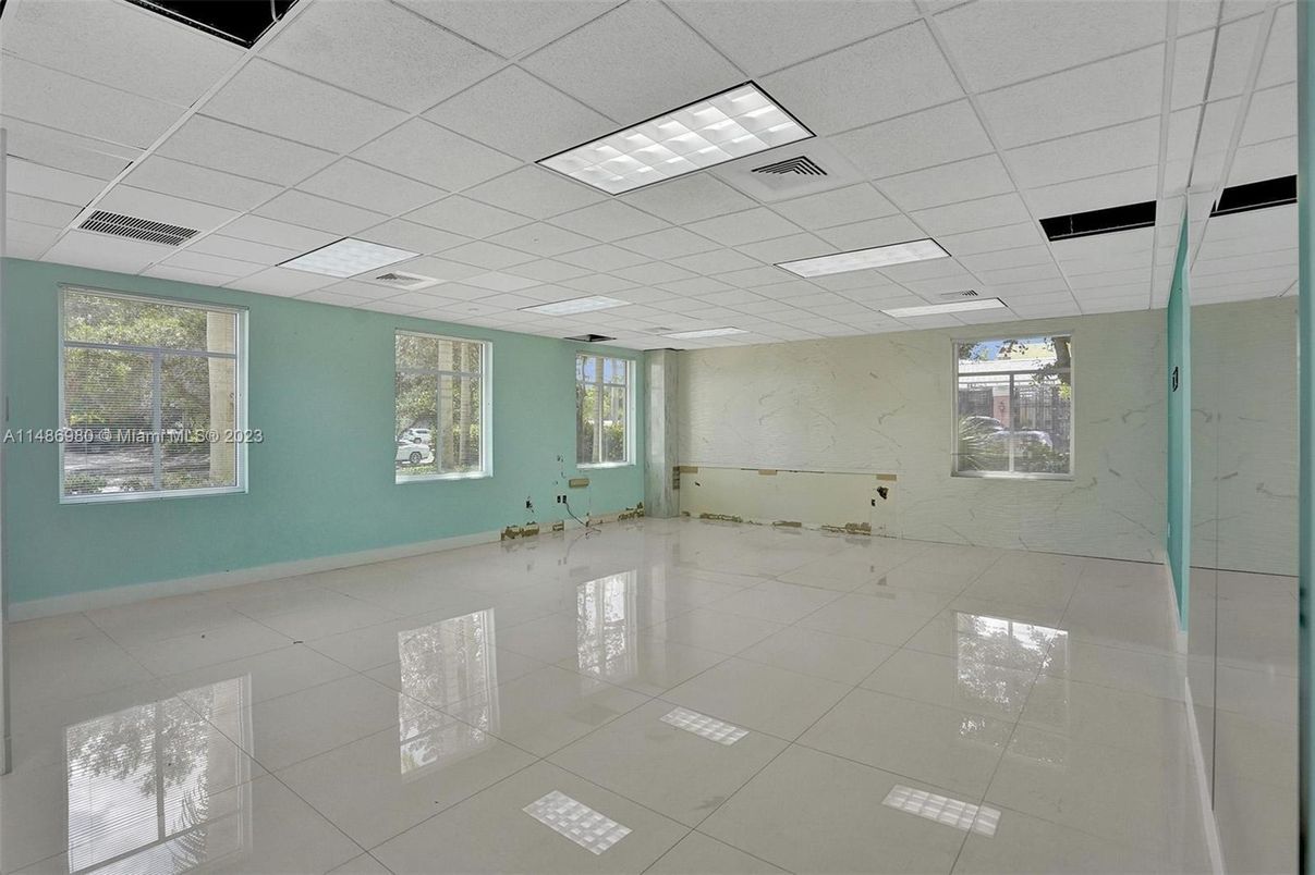 Empty room, Interior, Marble Walls, Recessed Lighting