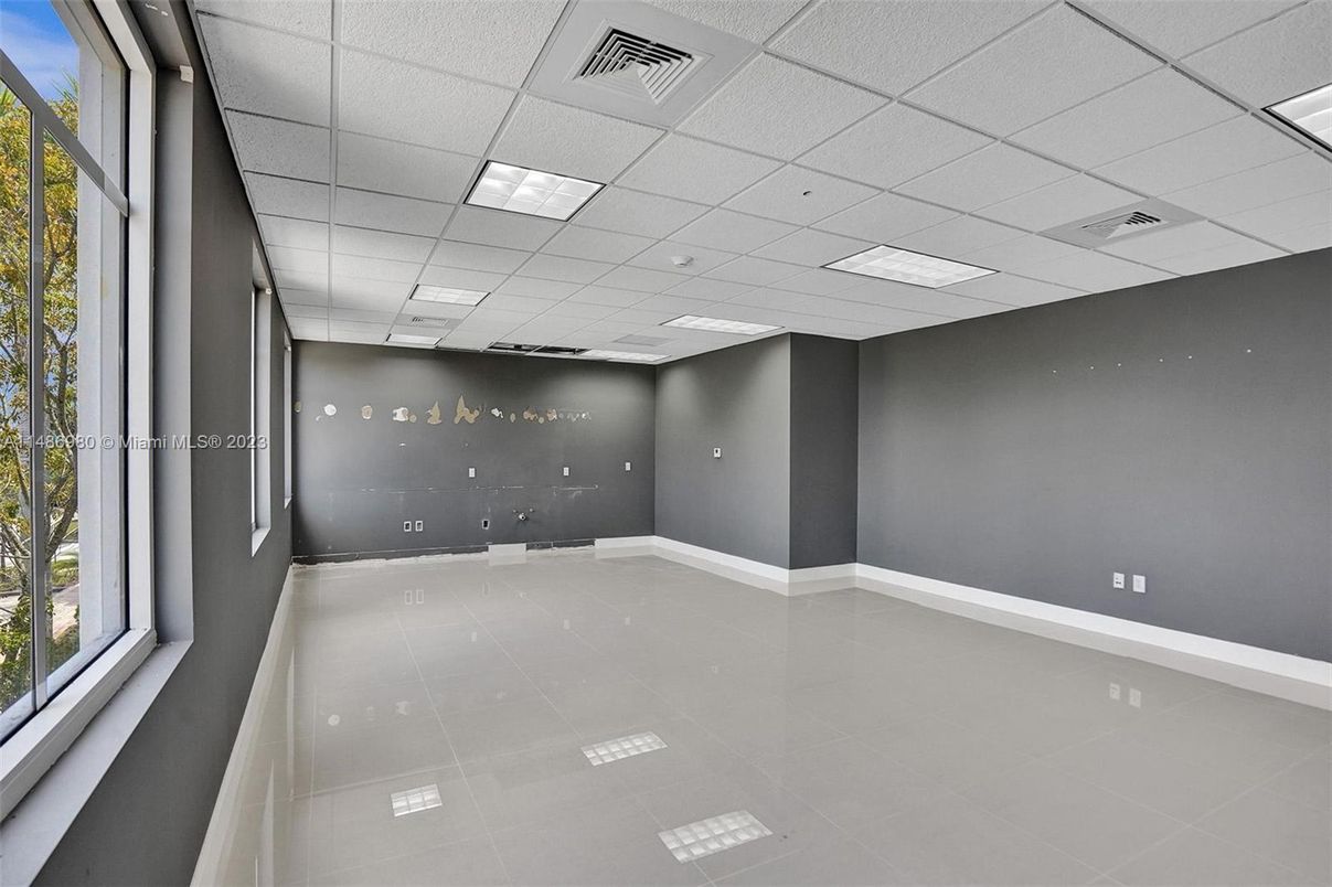 Empty room, Interior, Recessed Lighting