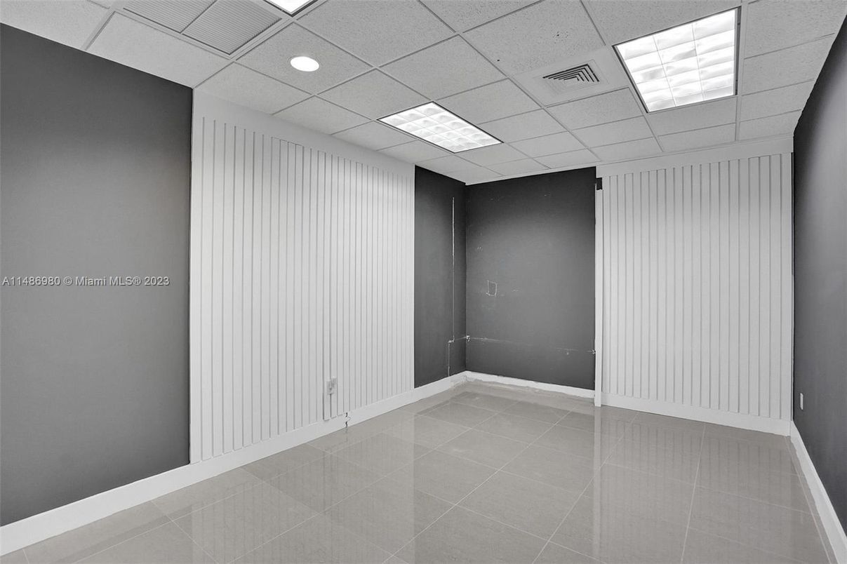 Empty room, Interior, Recessed Lighting
