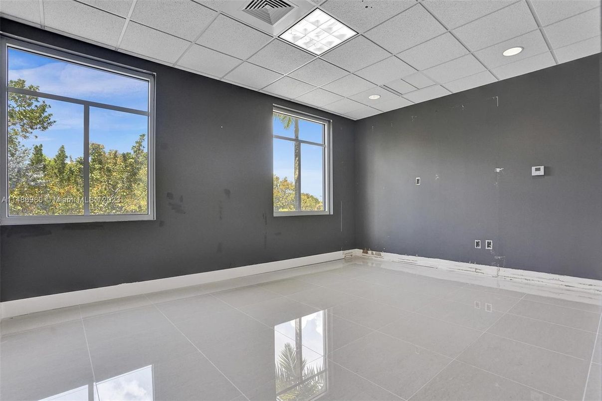 Empty room, Interior, Recessed Lighting