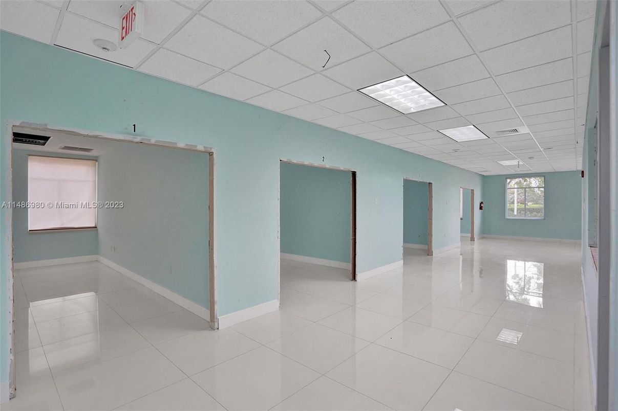 Empty room, Interior, Recessed Lighting