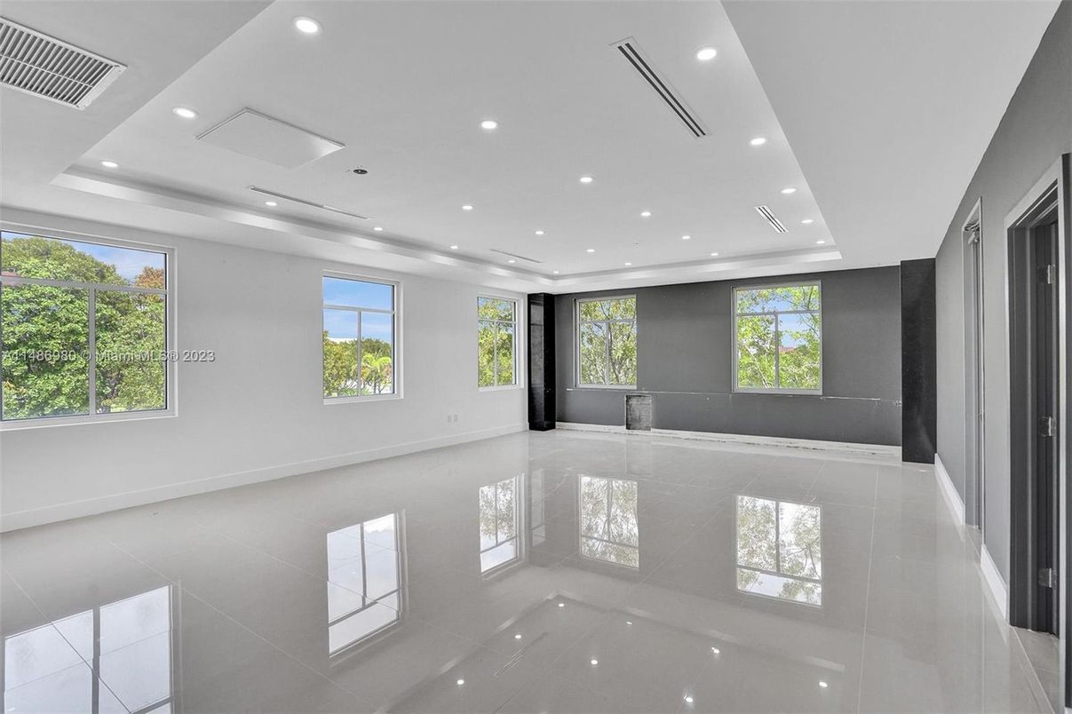 Empty room, Interior, Recessed Lighting
