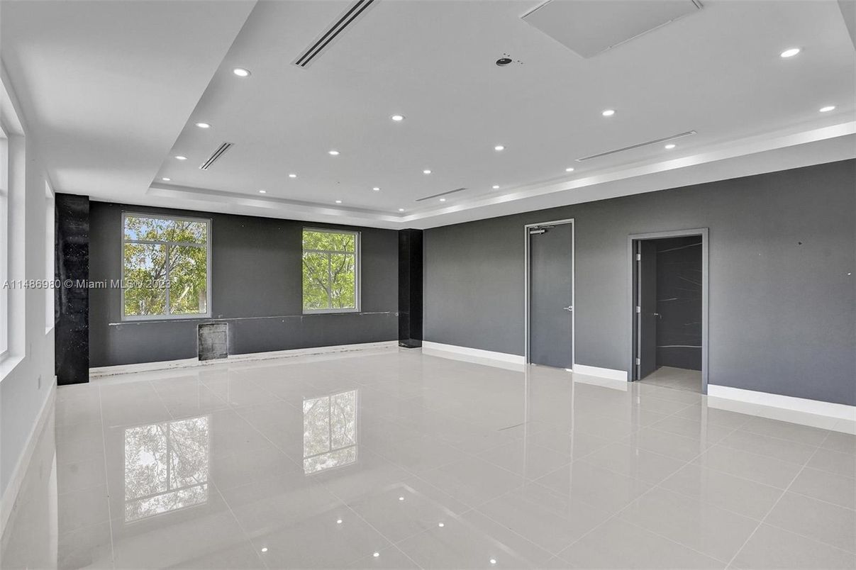 Empty room, Interior, Recessed Lighting