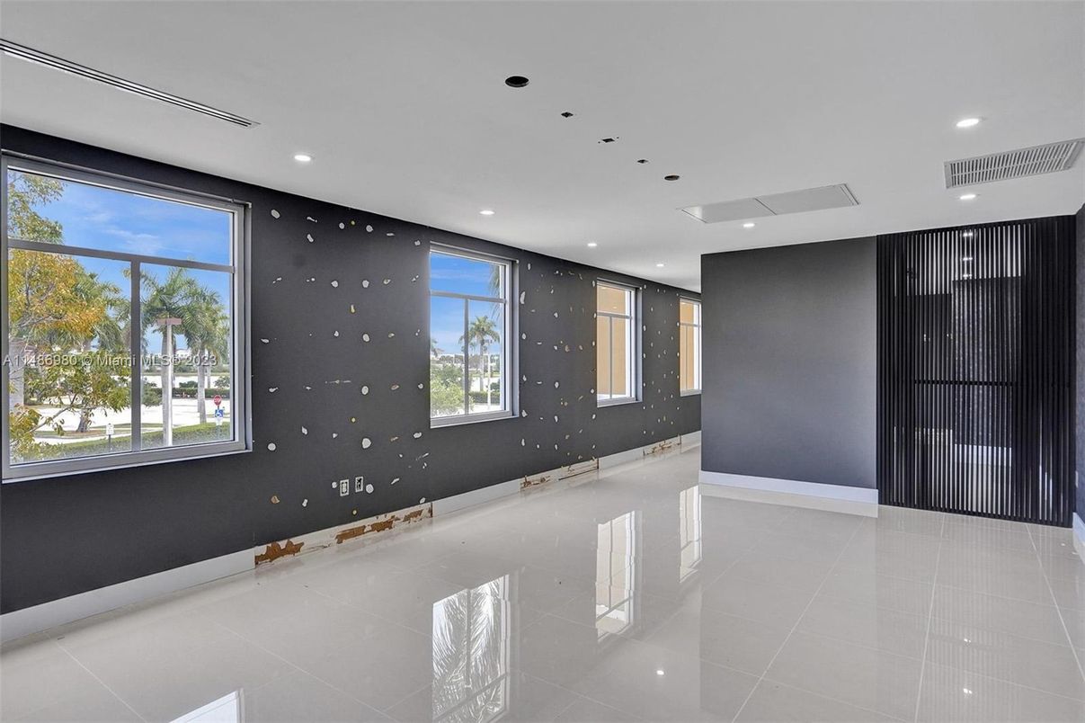 Empty room, Interior, Recessed Lighting