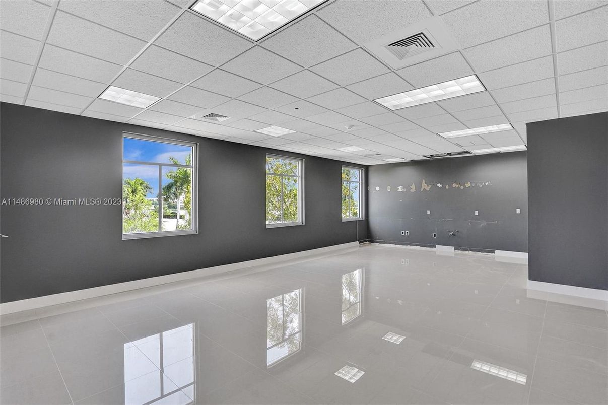 Empty room, Interior, Recessed Lighting