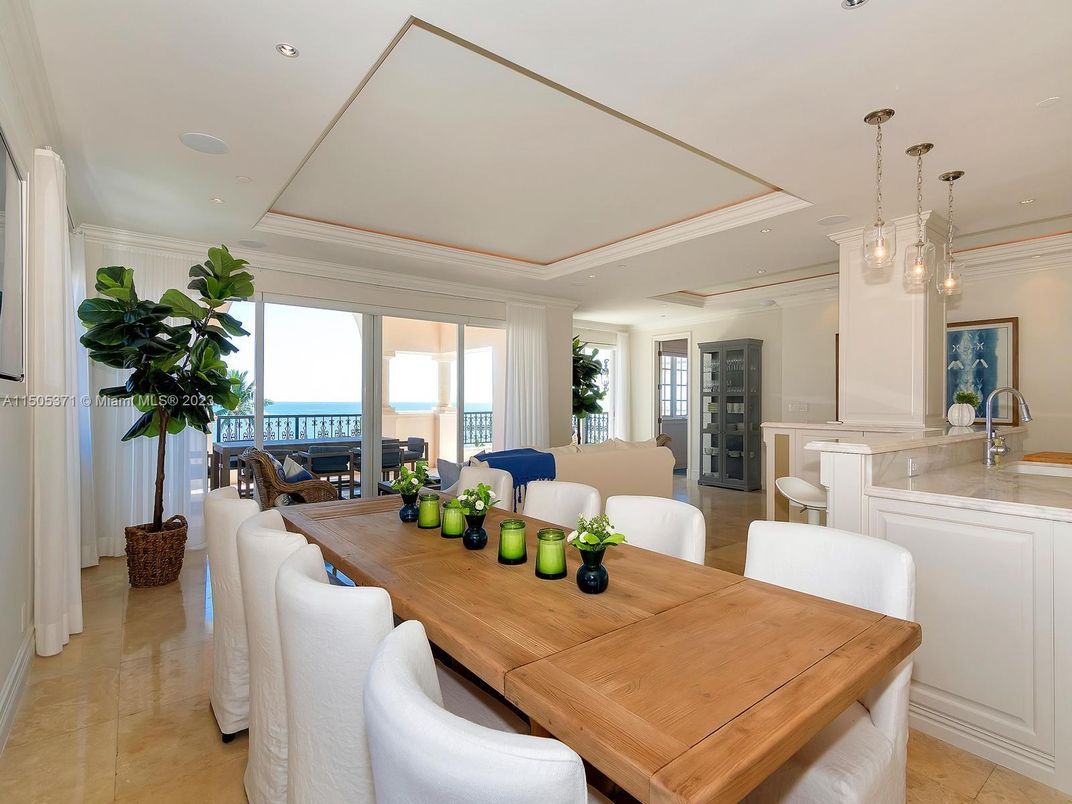 Dining room, Interior, Pendant Lights, Recessed Lighting, Water