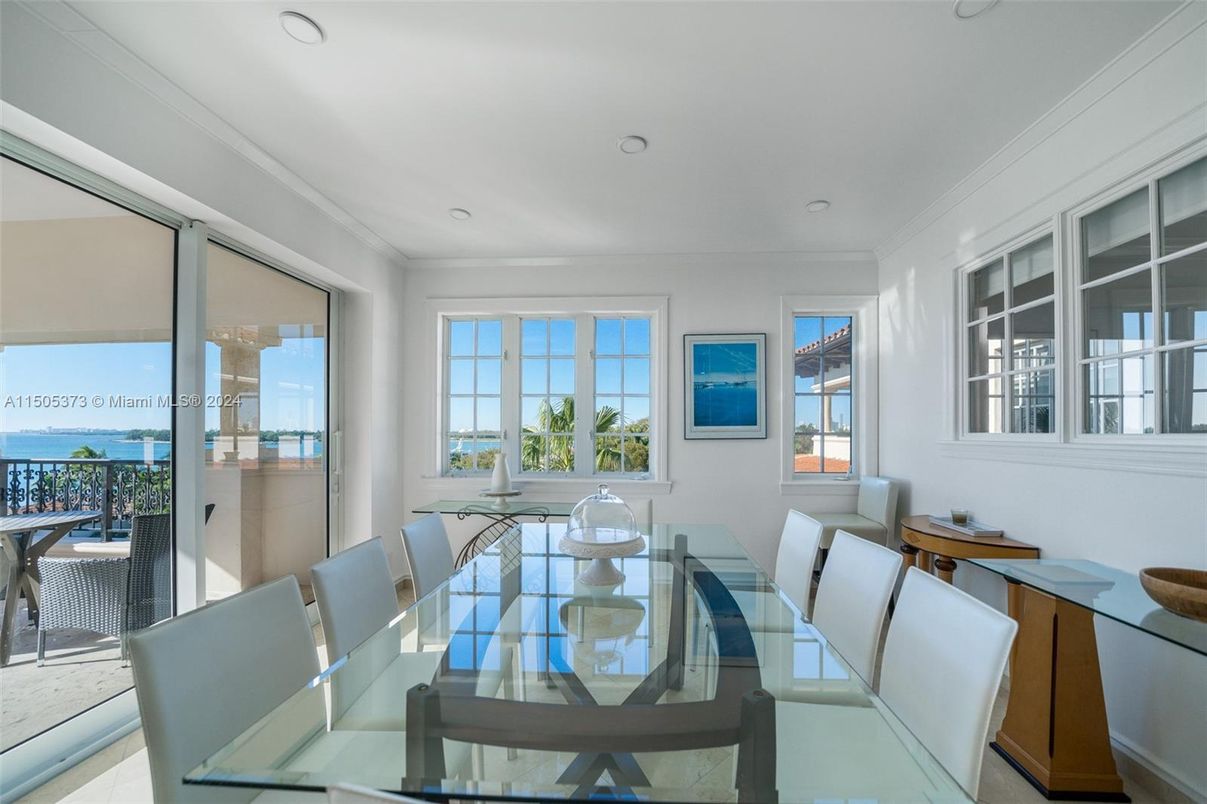 Dining room, Interior, Recessed Lighting, Water
