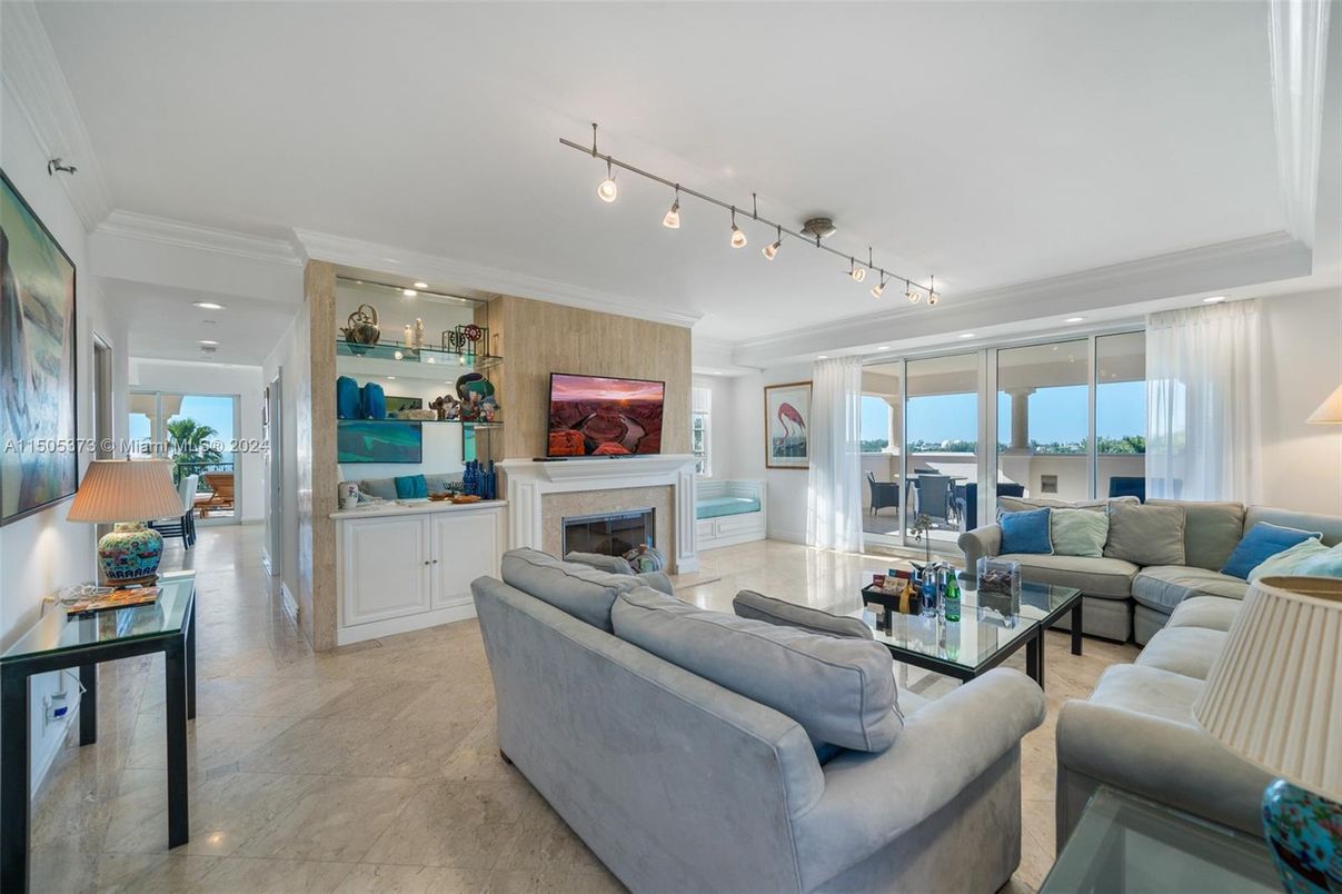 Fireplace, Interior, Living room, Recessed Lighting