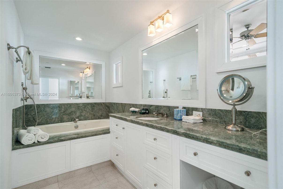 Bathroom, Dual Sink Vanities, Interior, Recessed Lighting