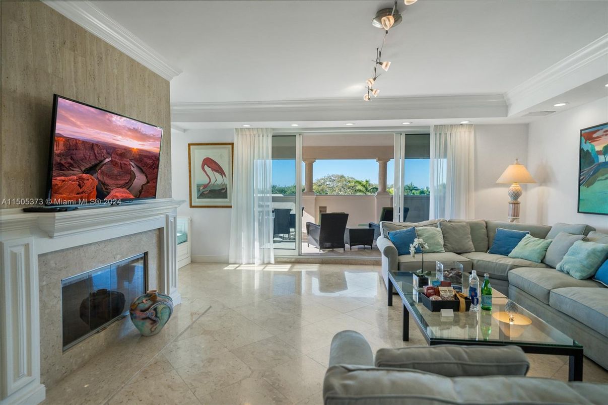 Fireplace, Interior, Living room, Pendant Lights, Recessed Lighting