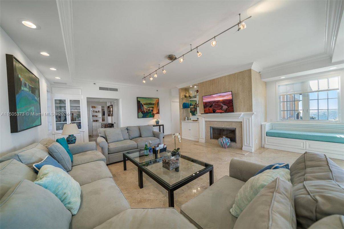 Fireplace, Interior, Living room, Recessed Lighting