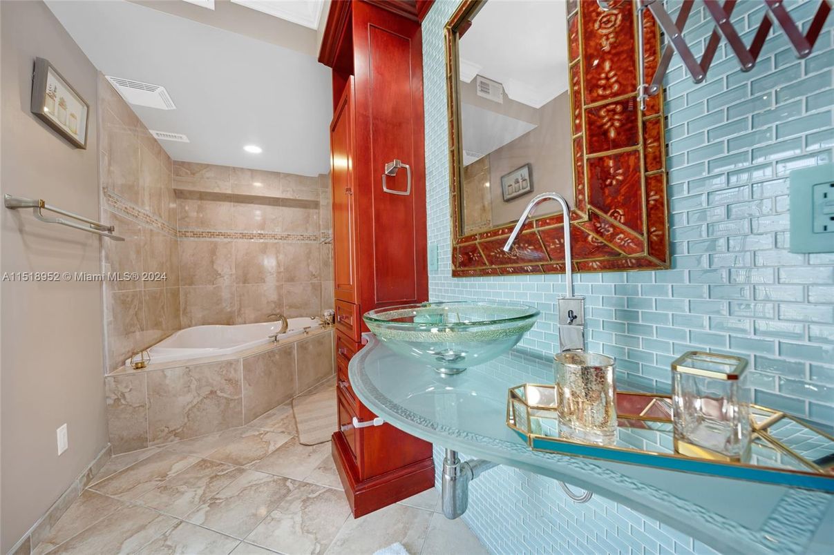 Bathroom, Interior, Recessed Lighting