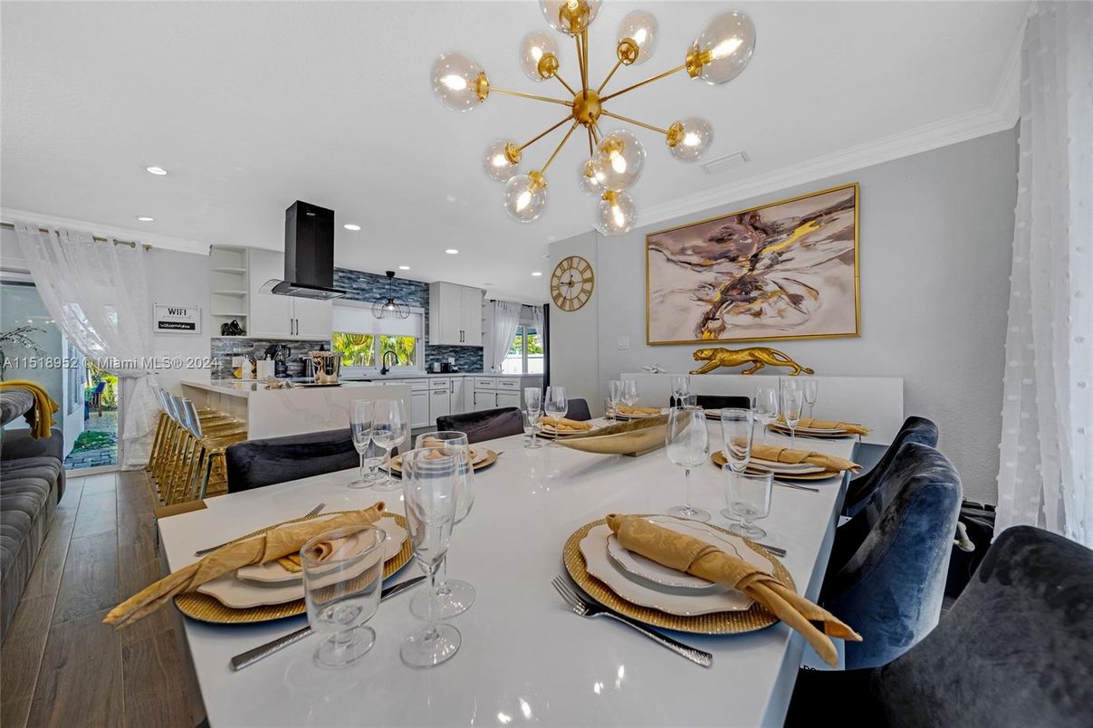 Dining room, Interior, Kitchen, Pendant Lights, Recessed Lighting, Wood Texture Flooring