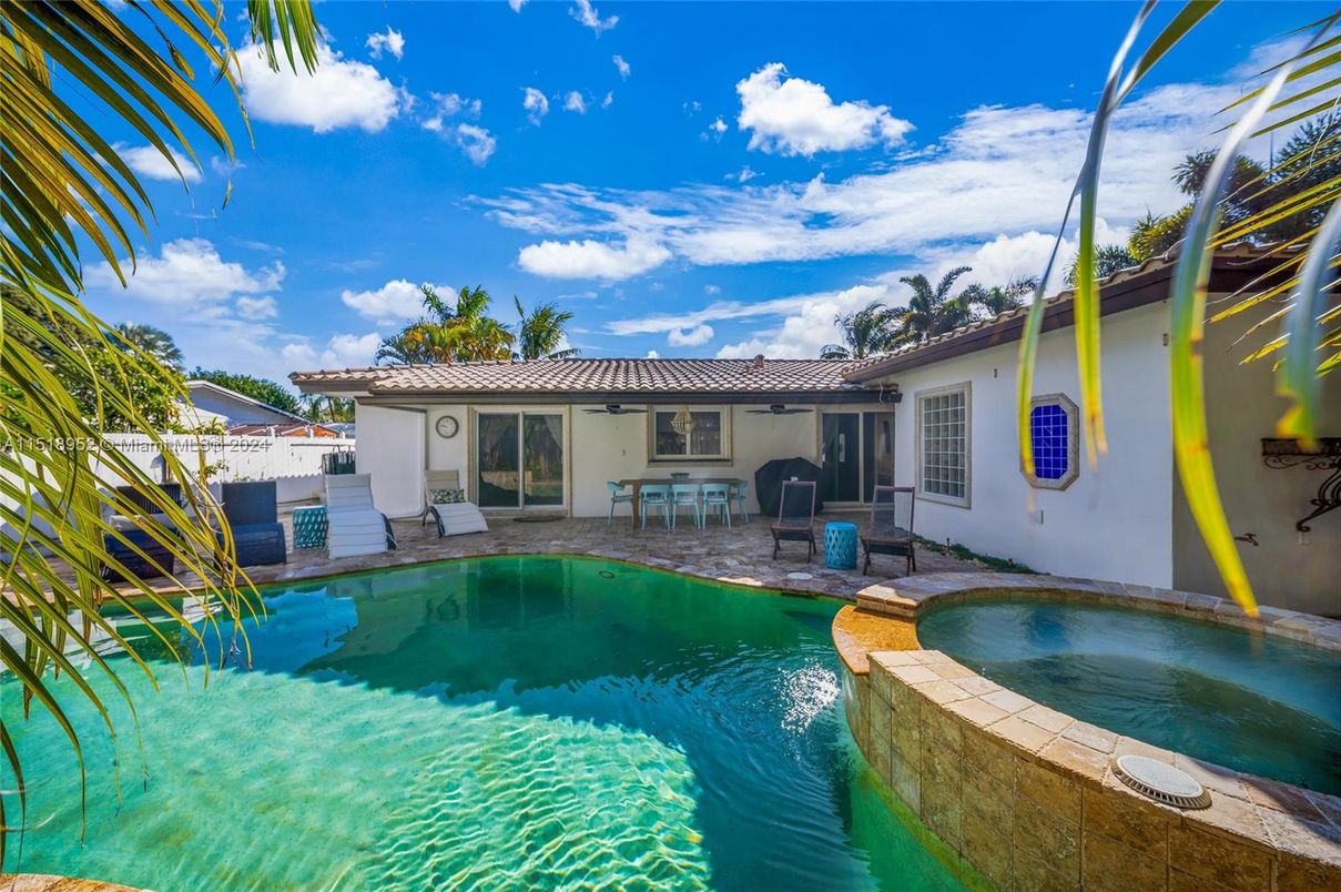Exterior, Pool