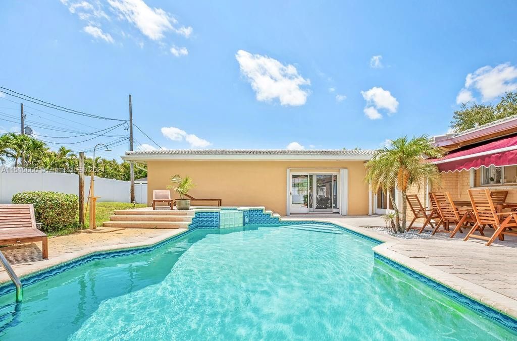 Exterior, Pool