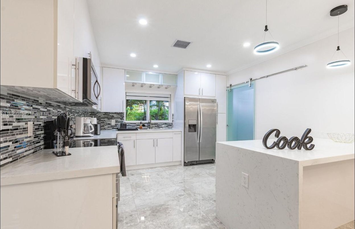 Interior, Kitchen, Pendant Lights, Recessed Lighting, Stainless Steel Appliances