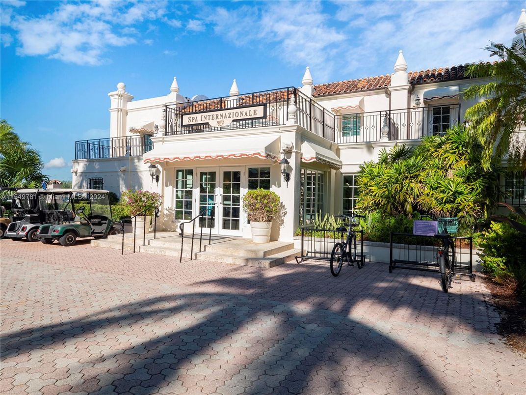 Exterior, Facade, Spanish Mediterranean