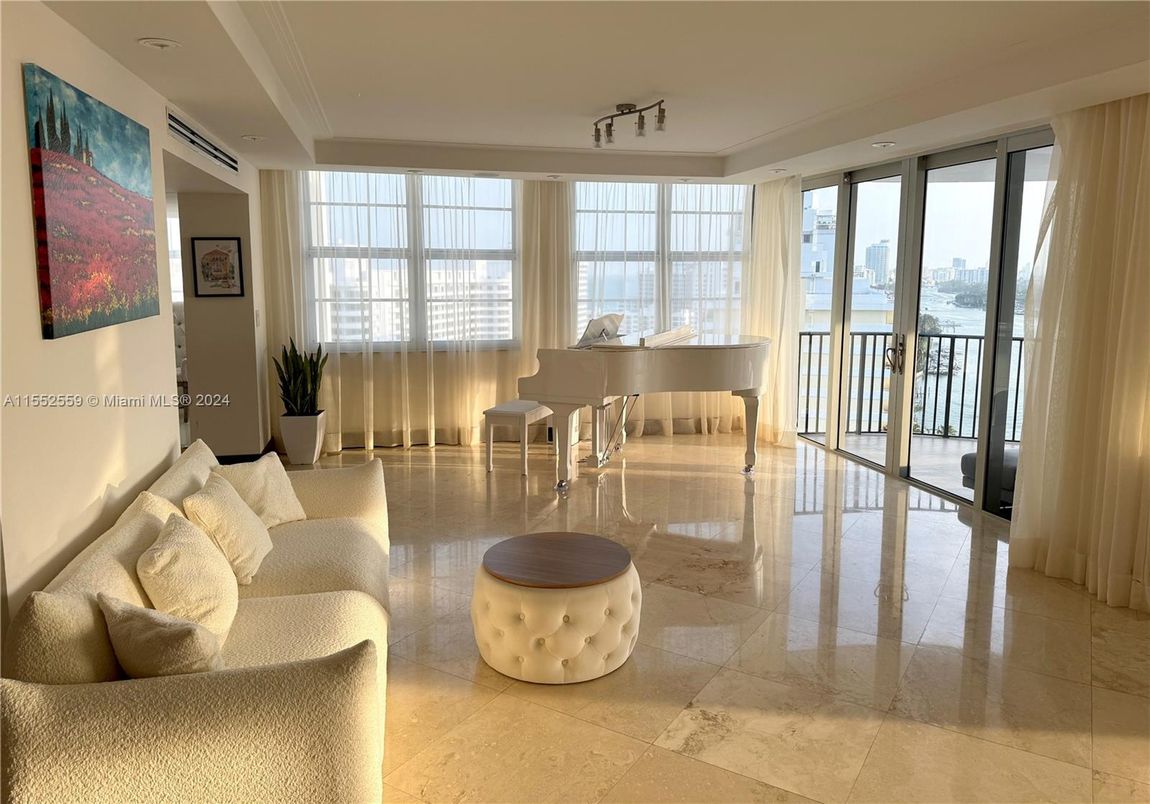 Interior, Living room, Piano