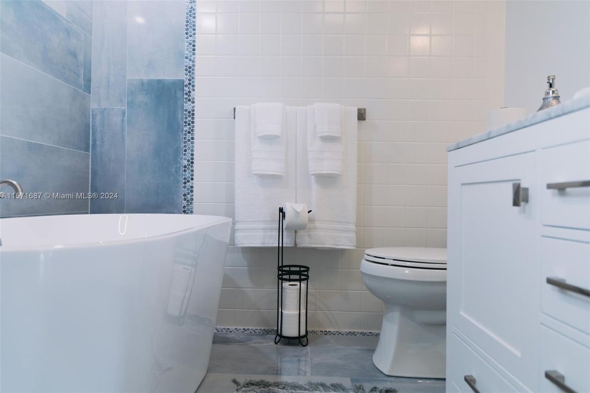 Bathroom, Free Standing Baths, Interior