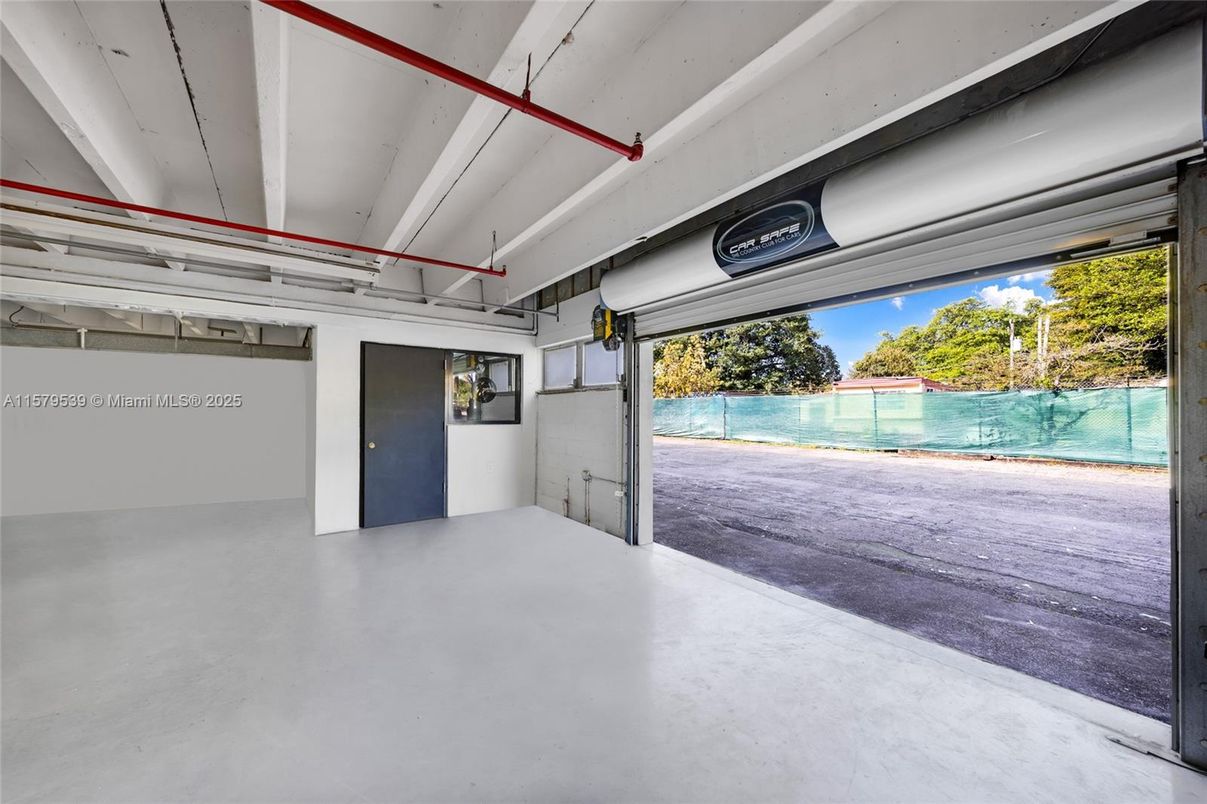Garage, Interior