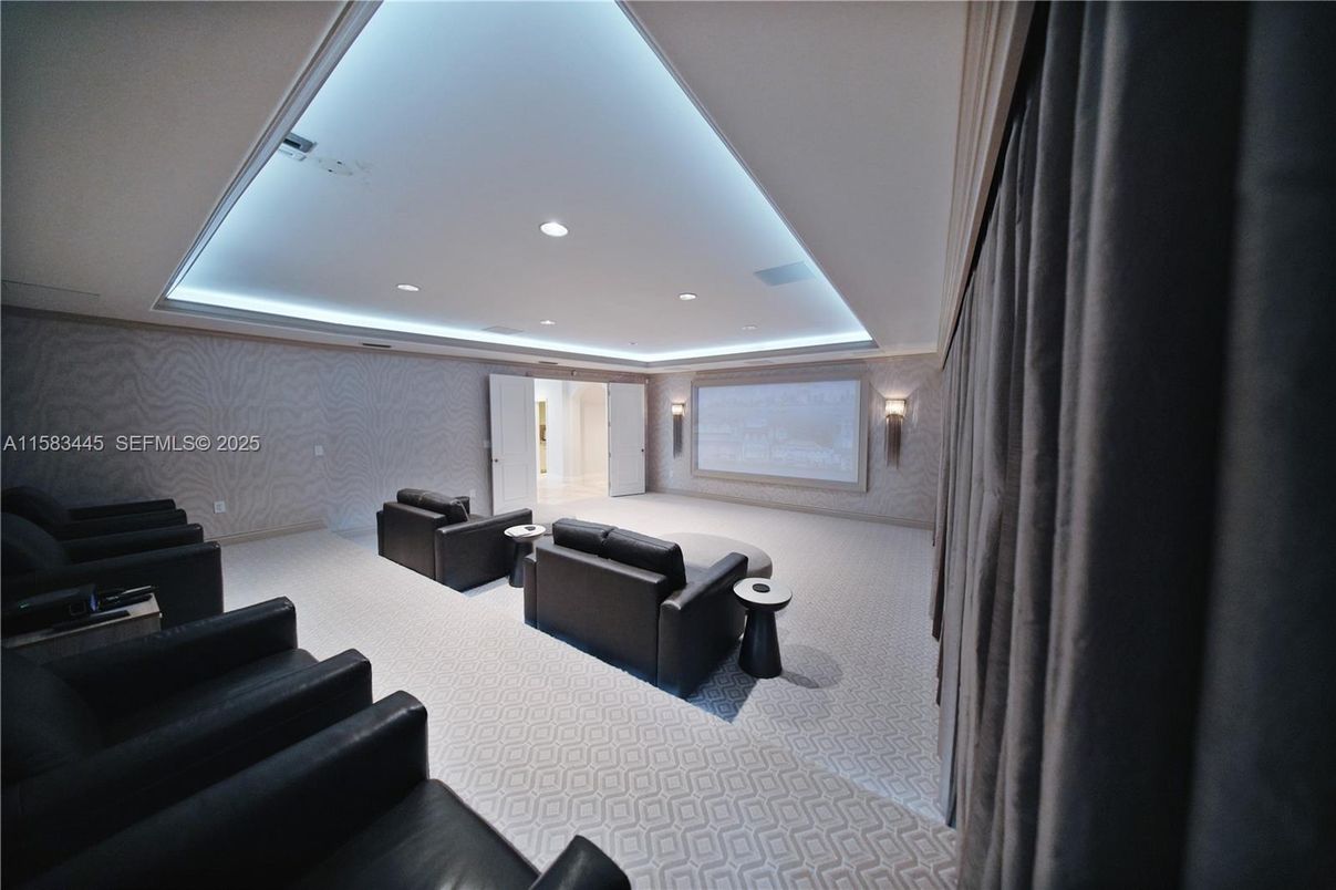 Interior, Projection Screen, Recessed Lighting, Theatre Room
