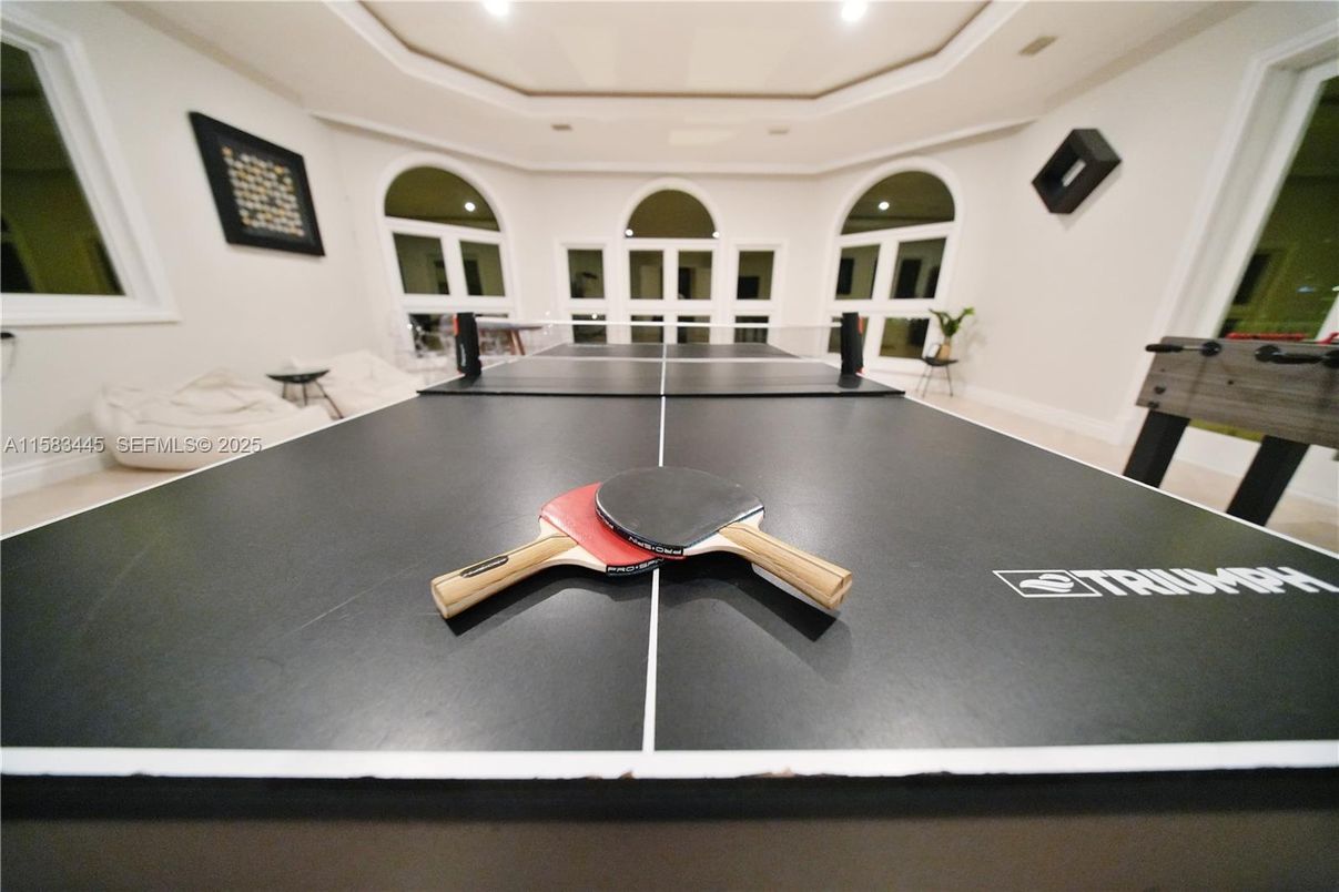 Game Room, Interior, Recessed Lighting