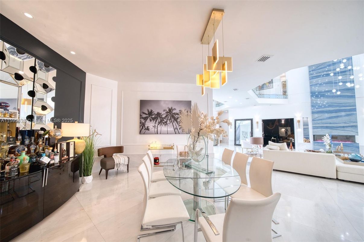Dining room, Interior, Living room, Pendant Lights, Recessed Lighting, Water