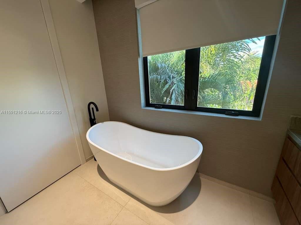Bathroom, Free Standing Baths, Interior