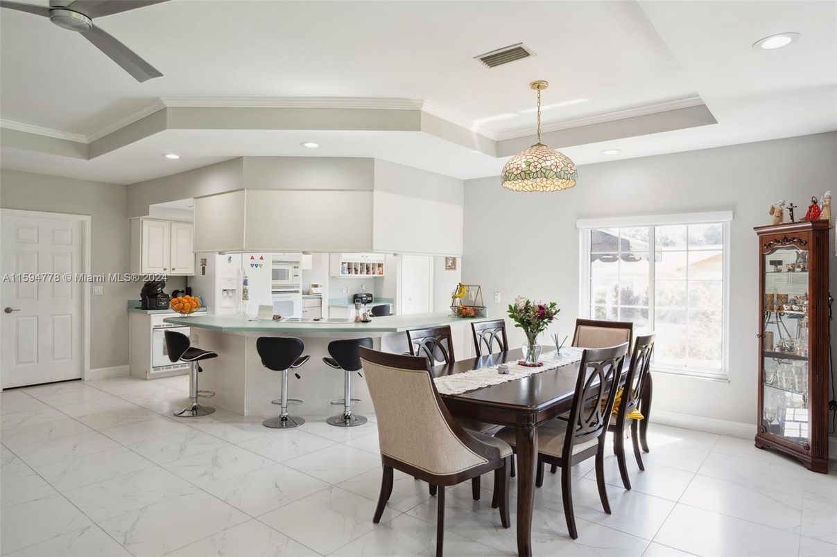 Dining room, Interior, Kitchen, Marble, Pendant Lights, Recessed Lighting