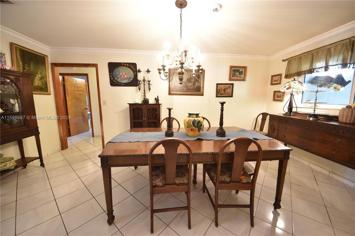 Chandelier, Dining room, Interior