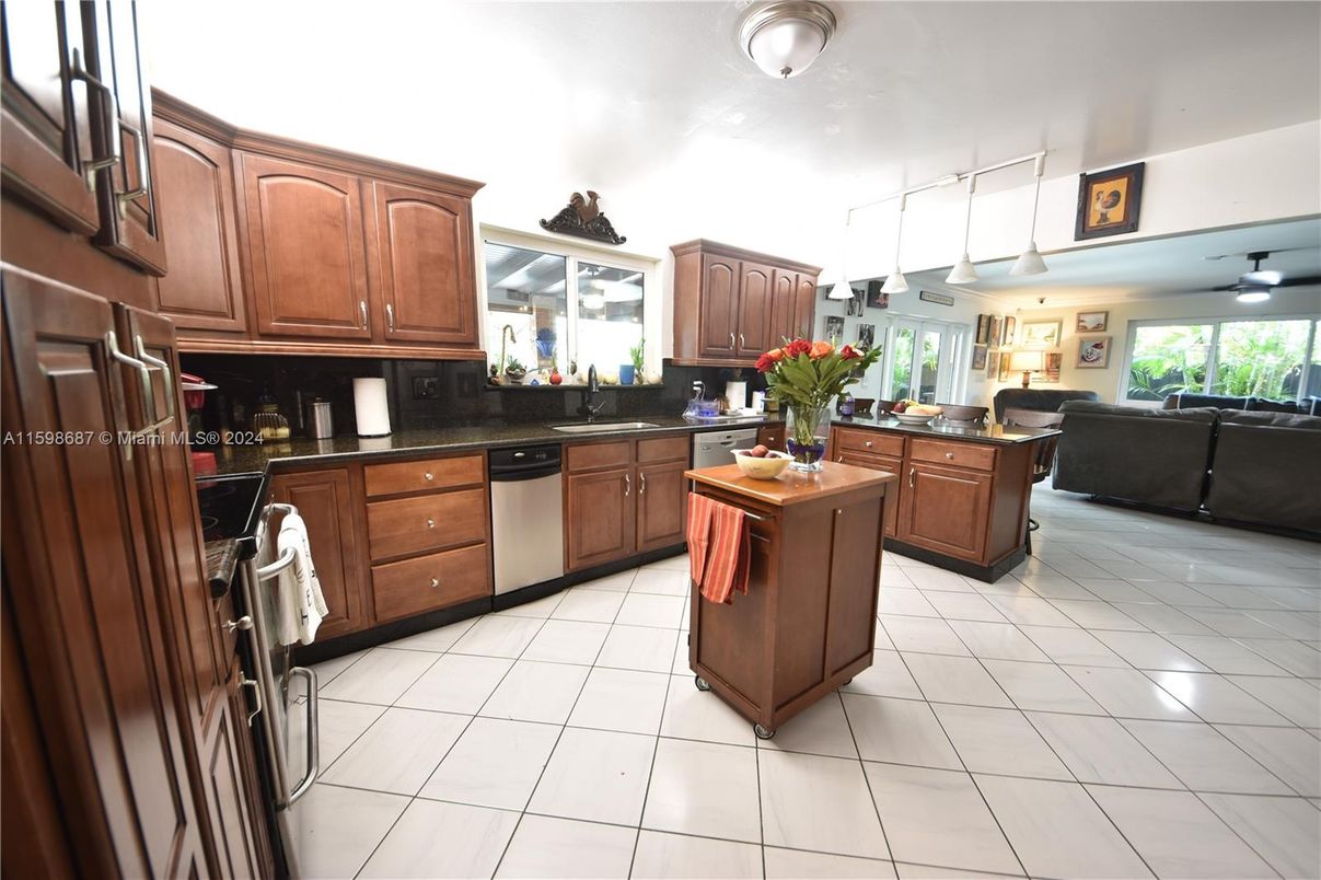 Interior, Kitchen, Living room, Stainless Steel Appliances