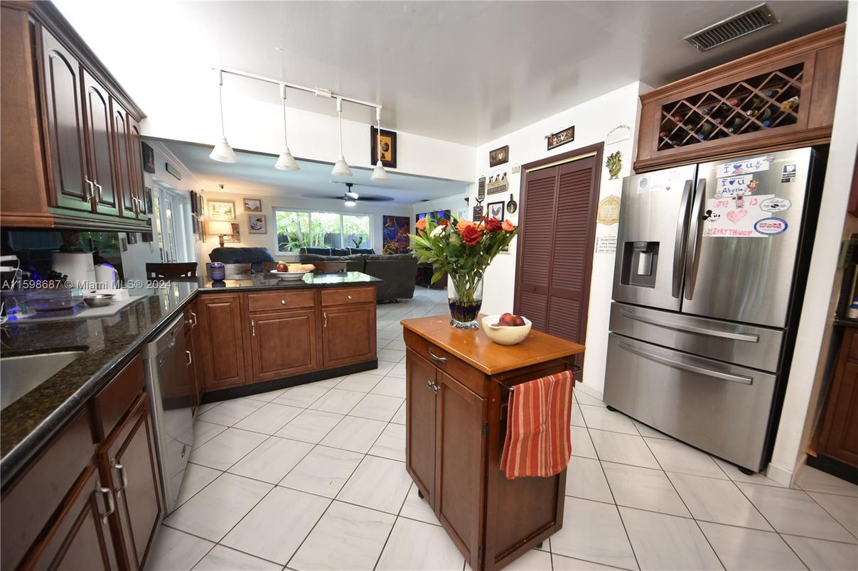 Interior, Kitchen, Pendant Lights, Stainless Steel Appliances