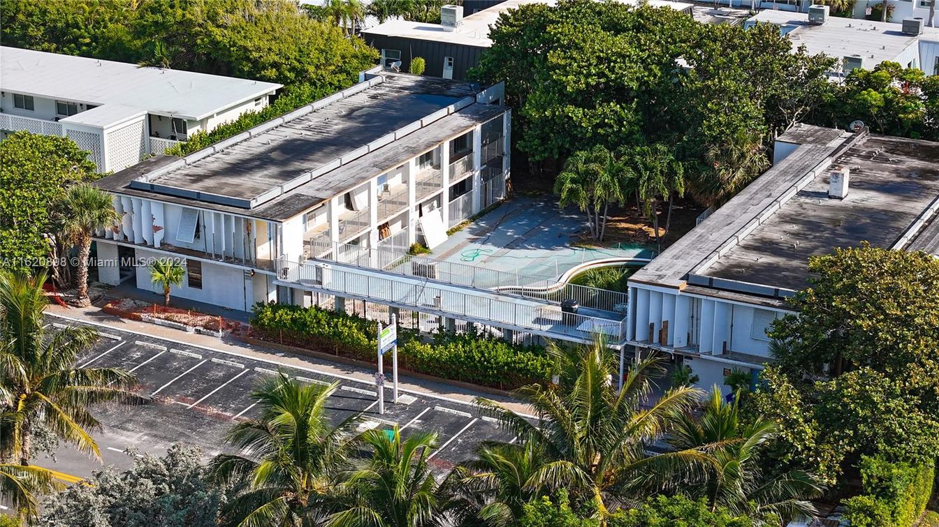 Exterior, Drone