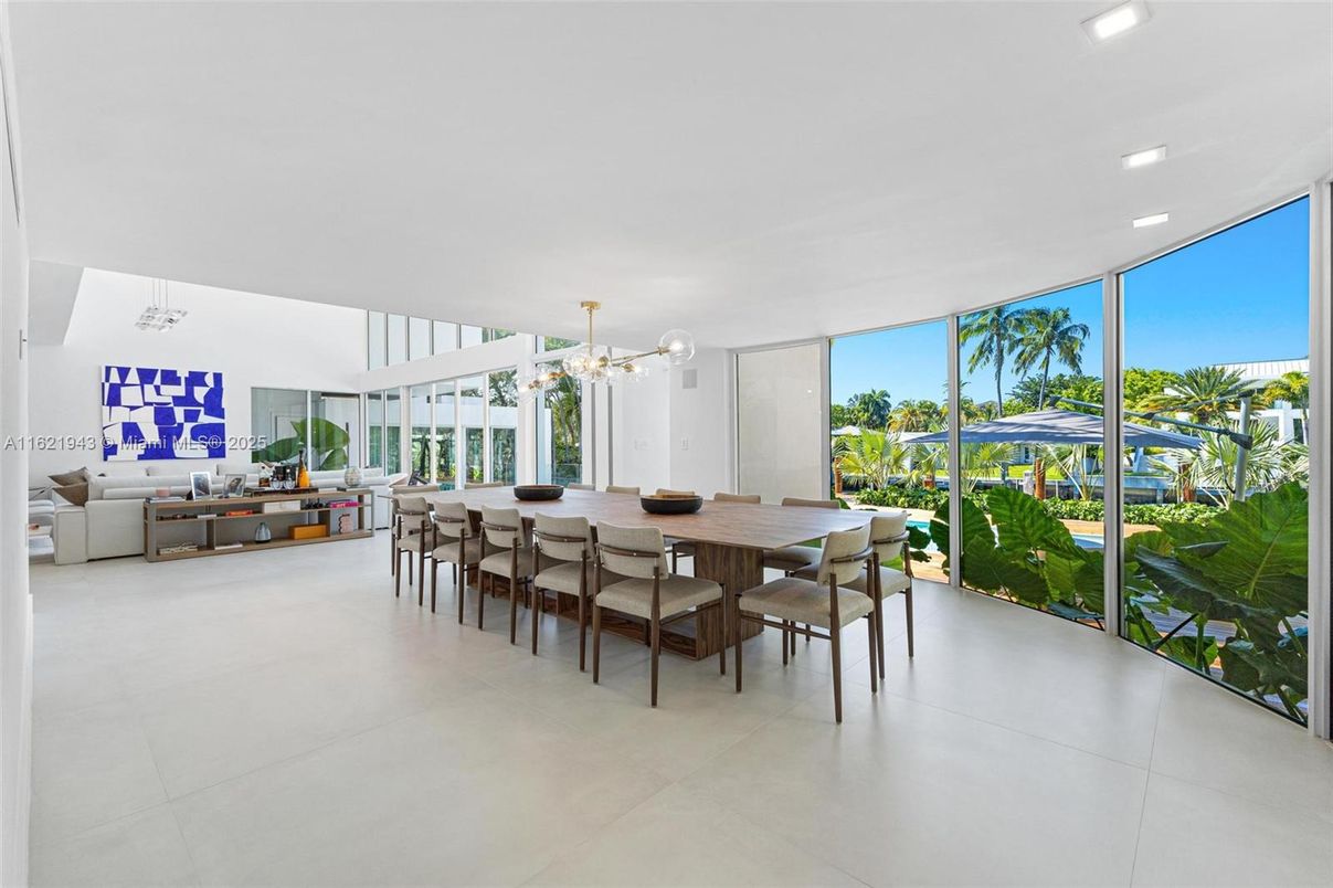 Dining room, Interior, Pendant Lights, Recessed Lighting