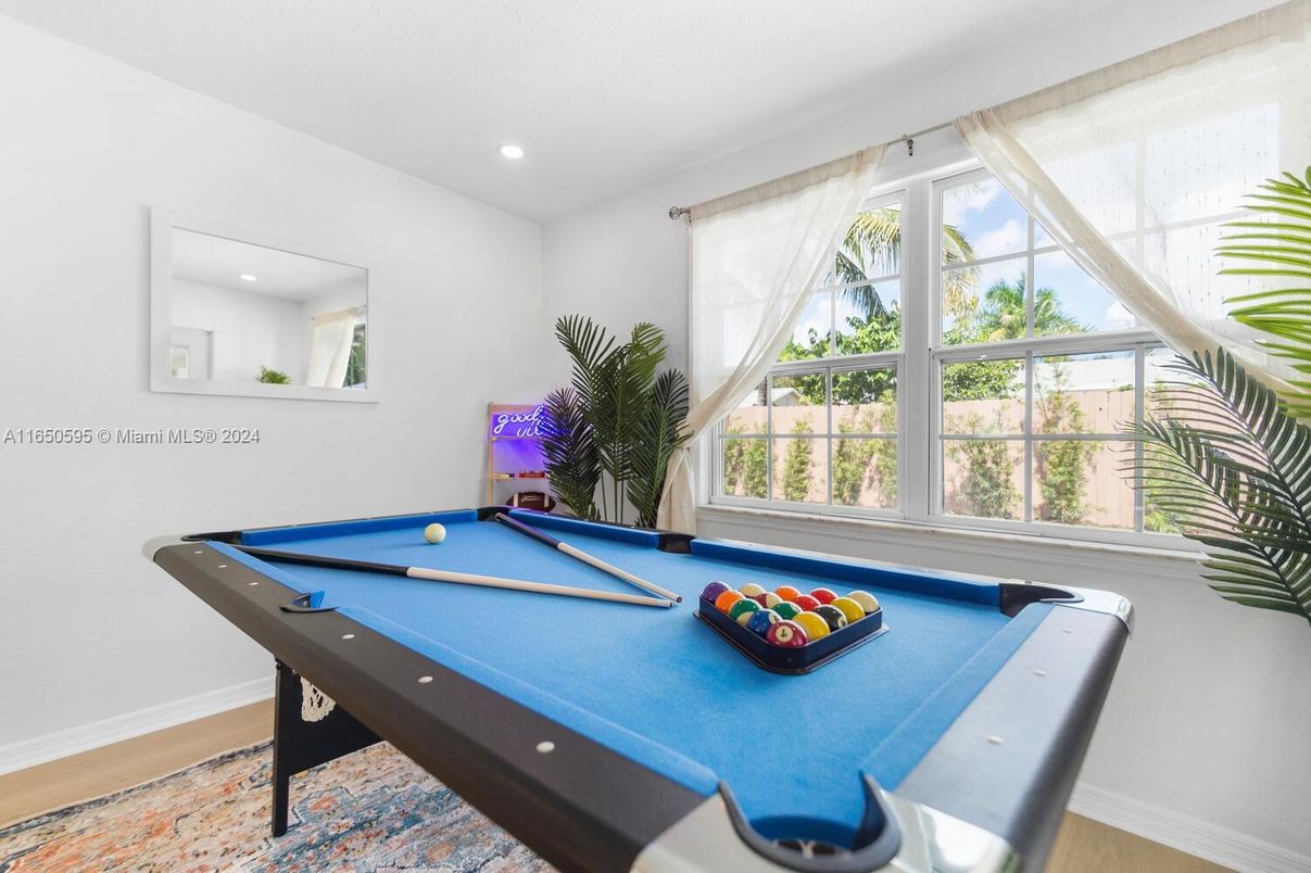Billiard Table, Game Room, Interior, Recessed Lighting