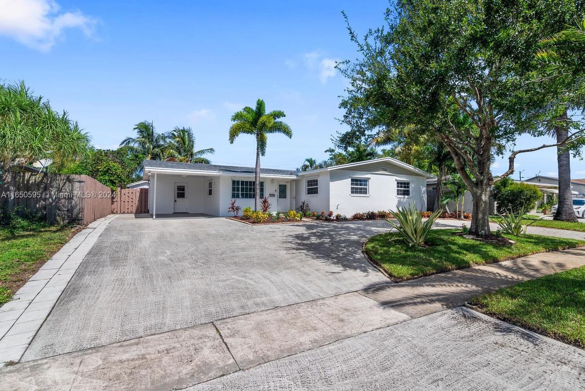 Backyard, Exterior, Facade, Ranch