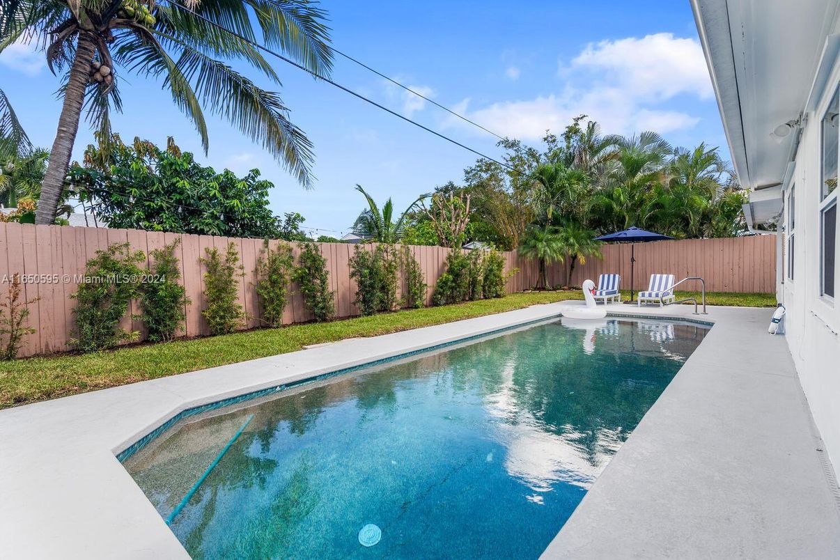 Exterior, Pool