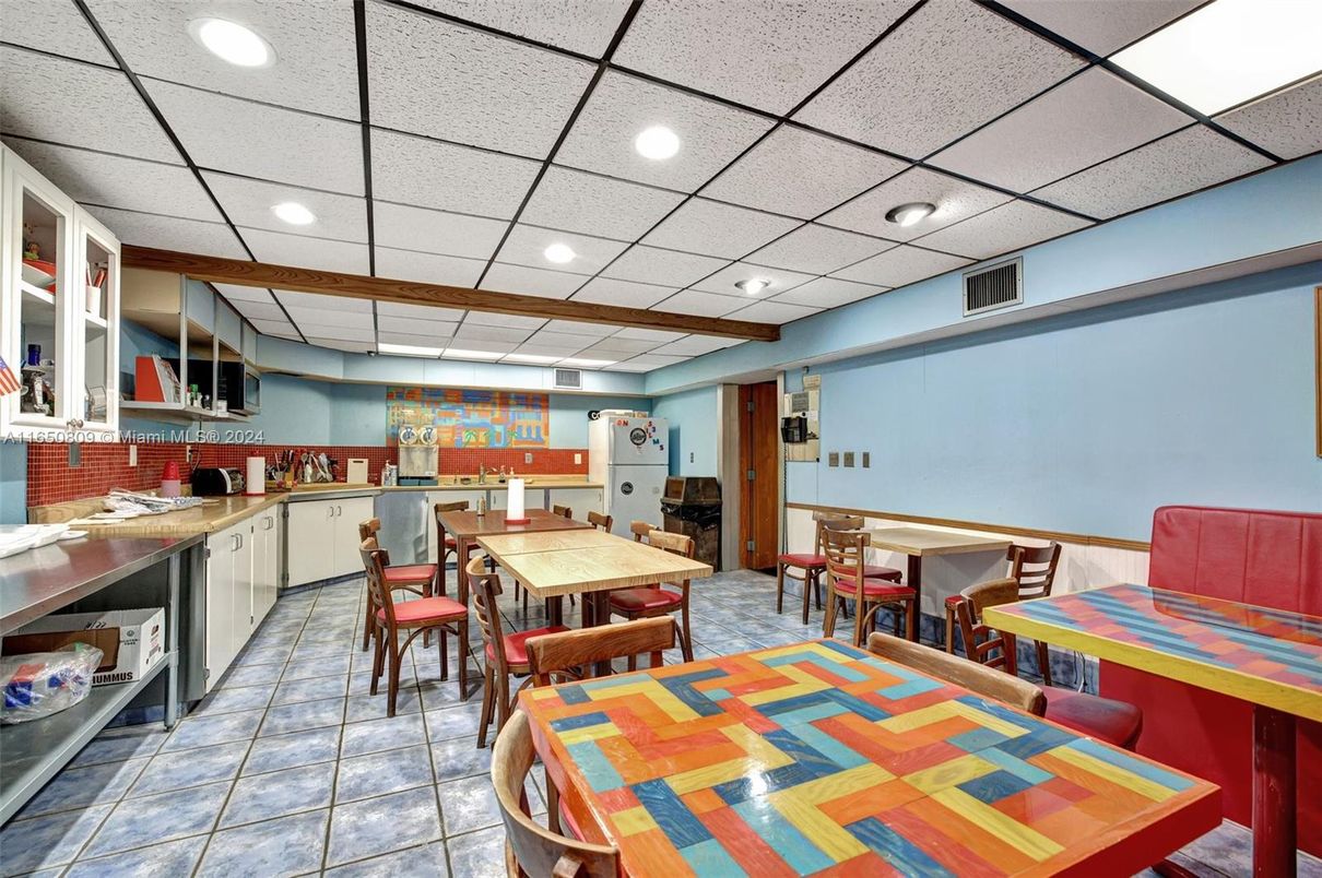 Dining room, Interior, Kitchen, Recessed Lighting